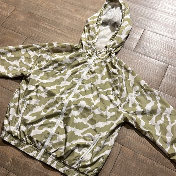 Forever 21 Windbreaker - Picture 2 of 8